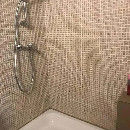Apartamento Perfect Location,newly Decorated Modern, Large Place 60 M2, Really Quiet So Have A Good Night Sleep, Ac, Netflix, Smart Tv, High-speed Internet, World Famous New York Cafe Only 10 Minutes Walk Budapest
