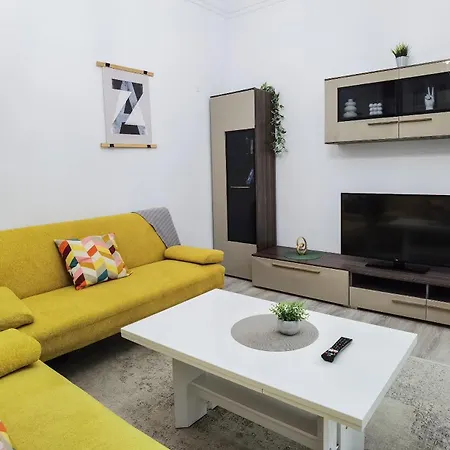 Apartamento Perfect Location,newly Decorated Modern, Large Place 60 M2, Really Quiet So Have A Good Night Sleep, Ac, Netflix, Smart Tv, High-speed Internet, World Famous New York Cafe Only 10 Minutes Walk