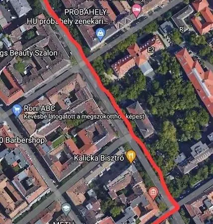 Perfect Location,newly Decorated Modern, Large Place 60 M2, Really Quiet So Have A Good Night Sleep, Ac, Netflix, Smart Tv, High-speed Internet, World Famous New York Cafe Only 10 Minutes Walk * 布达佩斯
