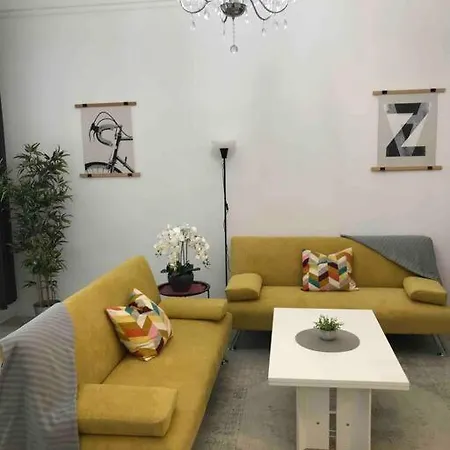 Perfect Location,newly Decorated Modern, Large Place 60 M2, Really Quiet So Have A Good Night Sleep, Ac, Netflix, Smart Tv, High-speed Internet, World Famous New York Cafe Only 10 Minutes Walk Daire *