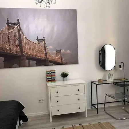 Delightful In The , We Would To Welcome To Our Large, Modern, And Quiet With Ac And High Speed Internet,walking Distance To The World Famous New York Cafe Budapesta