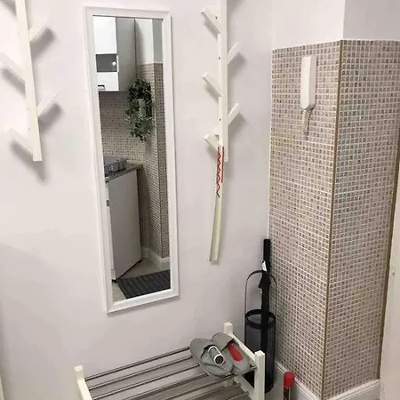 A Delightful Apartment In The The City ,We Would Love To Welcome You To Our Large, Modern, And Quiet Apartment With Ac And High Speed , And Stable Internet,Walking Distance To The World Famous New York Cafe *
