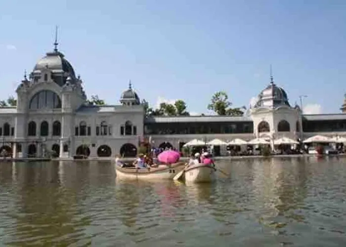 公寓 Delightful In The , We Would To Welcome To Our Large, Modern, And Quiet With Ac And High Speed Internet,walking Distance To The World-famous New York Cafe