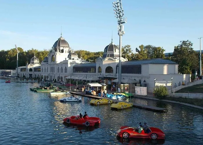 Delightful In The , We Would To Welcome To Our Large, Modern, And Quiet With Ac And High Speed Internet,walking Distance To The World-famous New York Cafe * 布达佩斯