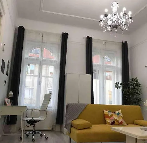 公寓 Delightful In The , We Would To Welcome To Our Large, Modern, And Quiet With Ac And High Speed Internet,walking Distance To The World-famous New York Cafe 布达佩斯