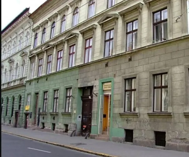 公寓 Delightful In The , We Would To Welcome To Our Large, Modern, And Quiet With Ac And High Speed Internet,walking Distance To The World-famous New York Cafe