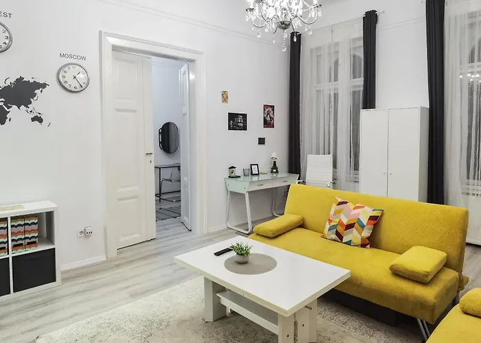 Delightful In The , We Would To Welcome To Our Large, Modern, And Quiet With Ac And High Speed Internet,walking Distance To The World-famous New York Cafe *