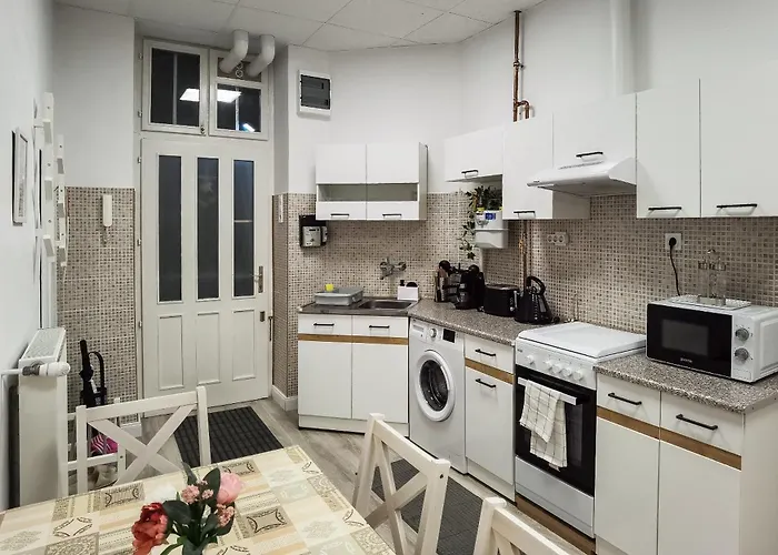 Delightful In The , We Would To Welcome To Our Large, Modern, And Quiet With Ac And High Speed Internet,walking Distance To The World-famous New York Cafe 公寓