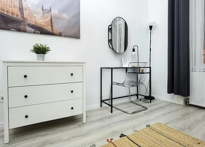 公寓 Delightful In The , We Would To Welcome To Our Large, Modern, And Quiet With Ac And High Speed Internet,walking Distance To The World-famous New York Cafe