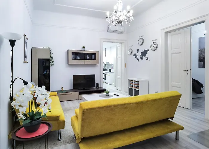 Delightful In The , We Would To Welcome To Our Large, Modern, And Quiet With Ac And High Speed Internet,walking Distance To The World-famous New York Cafe *