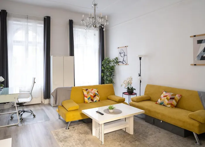 Delightful In The , We Would To Welcome To Our Large, Modern, And Quiet With Ac And High Speed Internet,walking Distance To The World-famous New York Cafe * 布达佩斯