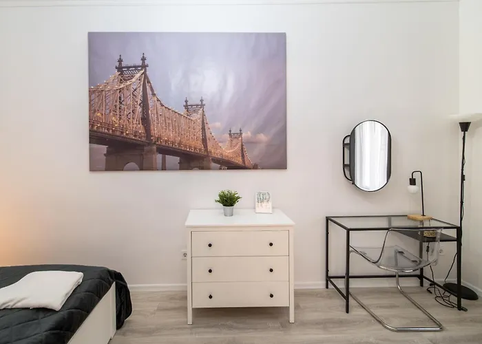 Delightful In The , We Would To Welcome To Our Large, Modern, And Quiet With Ac And High Speed Internet,walking Distance To The World-famous New York Cafe * 布达佩斯