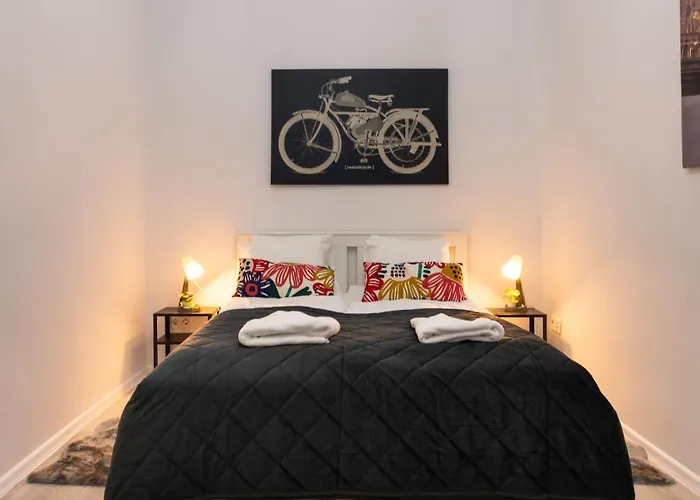 Delightful In The , We Would To Welcome To Our Large, Modern, And Quiet With Ac And High Speed Internet,walking Distance To The World-famous New York Cafe 公寓