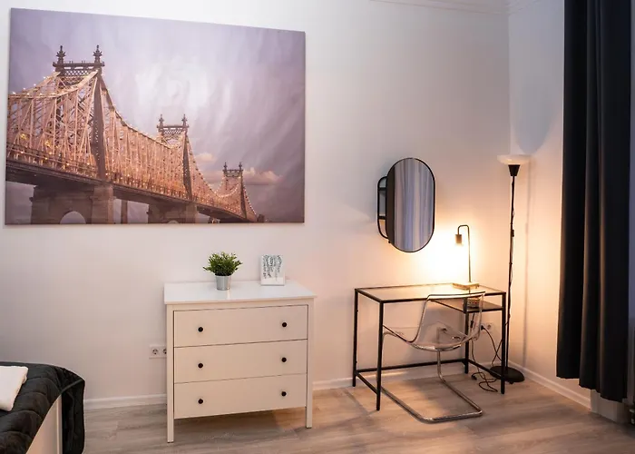 公寓 Delightful In The , We Would To Welcome To Our Large, Modern, And Quiet With Ac And High Speed Internet,walking Distance To The World-famous New York Cafe *