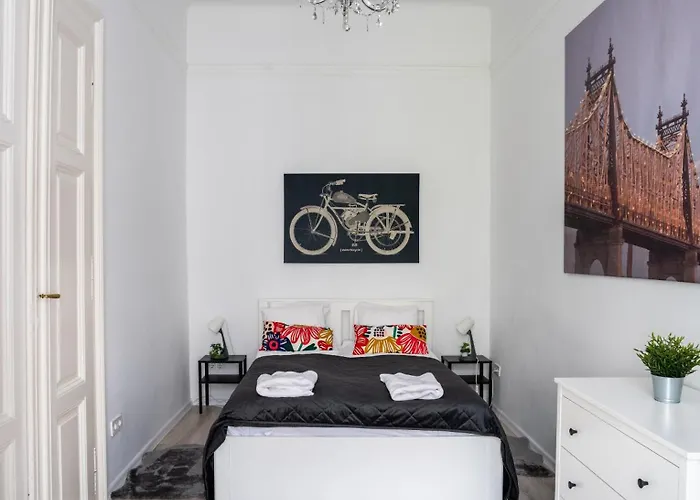 Delightful In The , We Would To Welcome To Our Large, Modern, And Quiet With Ac And High Speed Internet,walking Distance To The World-famous New York Cafe * 布达佩斯