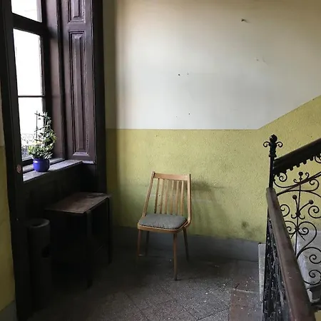Delightful In The , We Would To Welcome To Our Large, Modern, And Quiet With Ac And High Speed Internet,walking Distance To The World-famous New York Cafe
