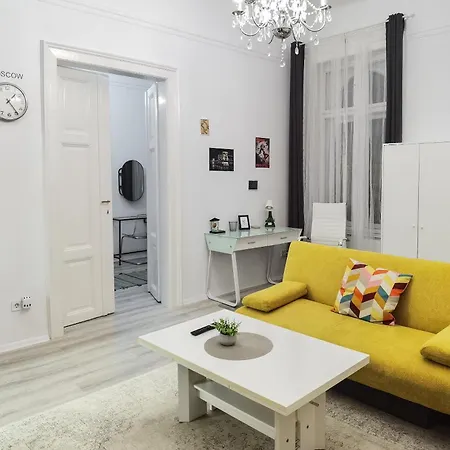 Delightful In The , We Would To Welcome To Our Large, Modern, And Quiet With Ac And High Speed Internet,walking Distance To The World-famous New York Cafe *