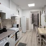 Appartement Delightful In The , We Would To Welcome To Our Large, Modern, And Quiet With Ac And High Speed Internet,walking Distance To The World-famous New York Cafe Budapest