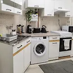 Delightful In The , We Would To Welcome To Our Large, Modern, And Quiet With Ac And High Speed Internet,walking Distance To The World-famous New York Cafe Appartement *