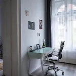 Appartement Delightful In The , We Would To Welcome To Our Large, Modern, And Quiet With Ac And High Speed Internet,walking Distance To The World-famous New York Cafe Budapest