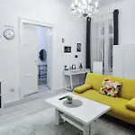 Delightful In The , We Would To Welcome To Our Large, Modern, And Quiet With Ac And High Speed Internet,walking Distance To The World-famous New York Cafe Appartement *