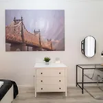 Delightful In The , We Would To Welcome To Our Large, Modern, And Quiet With Ac And High Speed Internet,walking Distance To The World-famous New York Cafe * Budapest