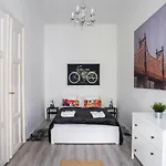 Delightful In The , We Would To Welcome To Our Large, Modern, And Quiet With Ac And High Speed Internet,walking Distance To The World-famous New York Cafe * Budapest